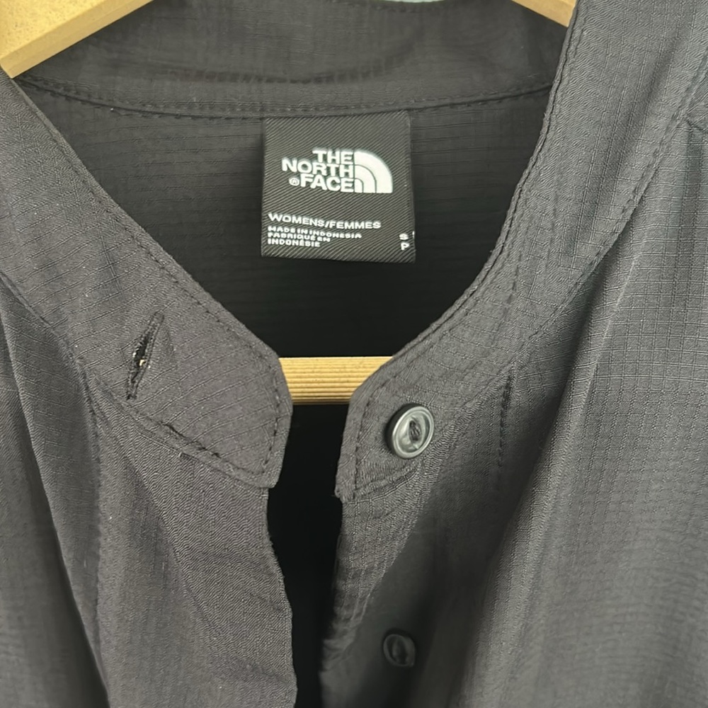 The North Face Women's Black Long Sleeve Lightweight Jacket - Picture 2 of 4